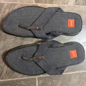 Vintage Hugo Boss Men’s Denim Flip Flops in Blue with Orange Details in Size 45